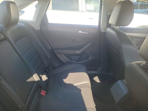 Used 2023 Volkswagen Jetta SE FWD image 3