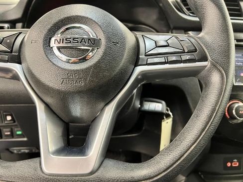 Used 2019 Nissan Rogue S image 10