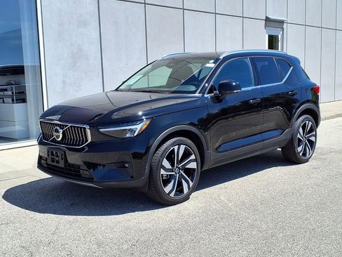 Certified 2023 Volvo XC40 B5 Ultimate w/ Climate Package AWD/4WD image 1