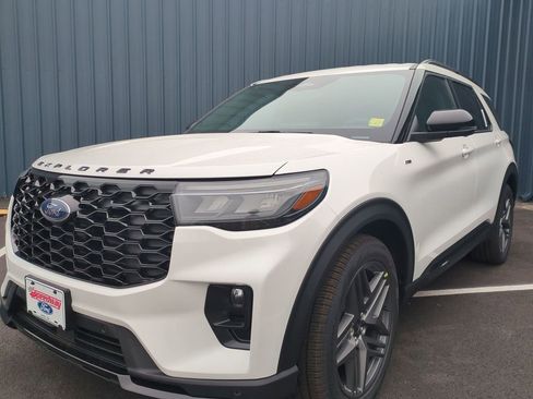 New 2026 Ford Explorer ST-Line w/ ST-Line Street Pack image 2