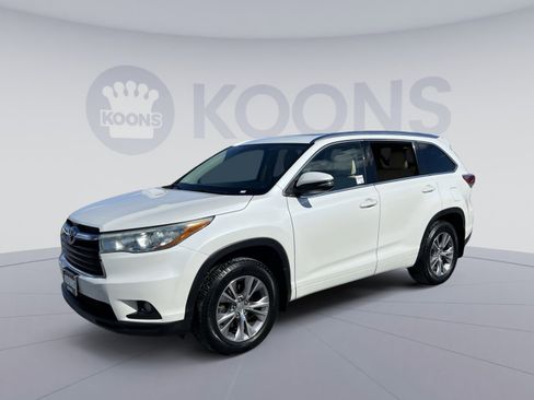 Used 2015 Toyota Highlander XLE image 1
