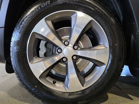 Used 2020 Jeep Cherokee Limited AWD/4WD image 28
