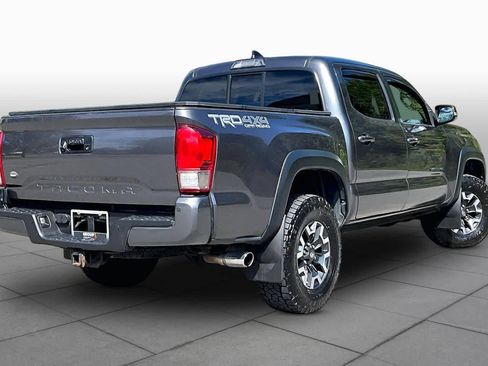 Used 2016 Toyota Tacoma TRD Off-Road w/ Premium & Technology Package AWD/4WD image 13