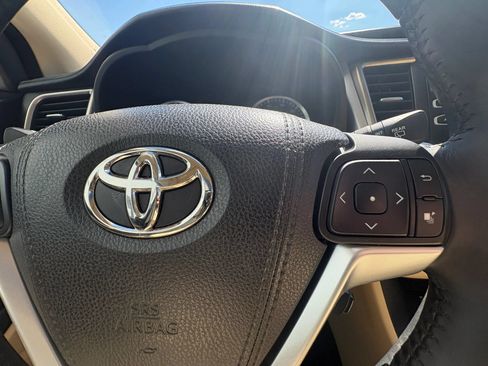 Used 2016 Toyota Highlander XLE FWD image 29