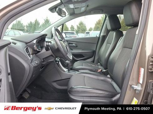 Used 2022 Chevrolet Trax LT w/ Sport Edition image 15