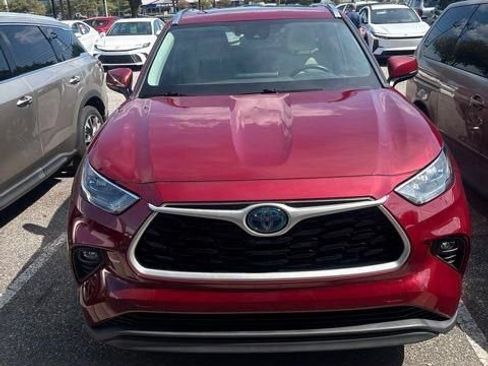 Used 2020 Toyota Highlander XLE FWD image 1