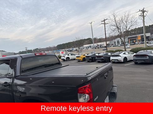 Used 2017 Toyota Tundra SR5 w/ SR5 Upgrade Package image 14