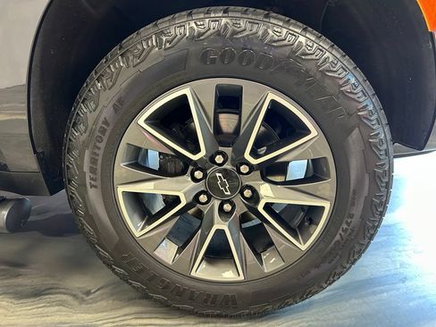 Used 2023 Chevrolet Tahoe Z71 w/ Luxury Package AWD/4WD image 24