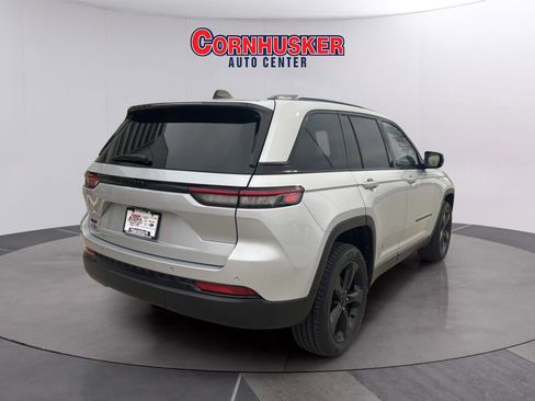 Used 2022 Jeep Grand Cherokee Altitude image 7