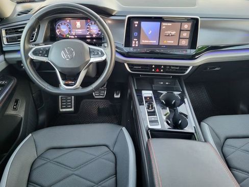 Used 2024 Volkswagen Atlas Peak Edition SE image 25