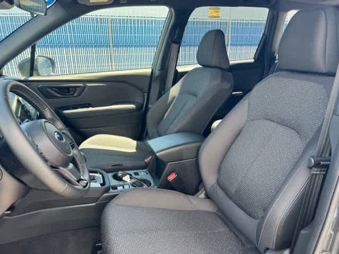 Used 2025 Subaru Forester Premium AWD/4WD image 12
