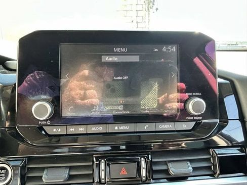 Used 2022 Nissan Pathfinder SV FWD image 15