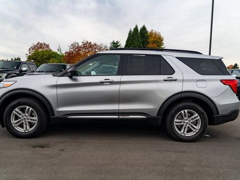 Used 2022 Ford Explorer XLT image 13