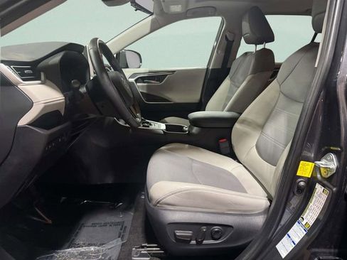 Used 2019 Toyota RAV4 Limited image 19