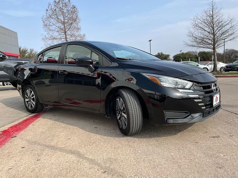 Used 2025 Nissan Versa SV image 4