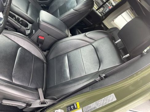 Used 2023 Jeep Wrangler Unlimited Sahara AWD/4WD image 19
