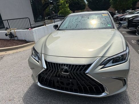 Used 2025 Lexus ES 350 w/ Premium Package FWD image 3