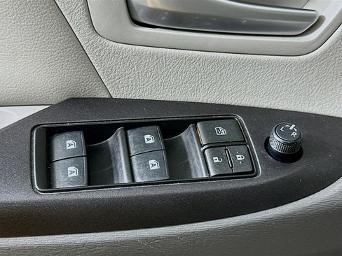 Used 2018 Toyota Sienna LE FWD image 15