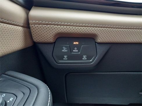 Used 2024 Volkswagen Atlas Cross Sport SE w/ Panoramic Sunroof Package image 26