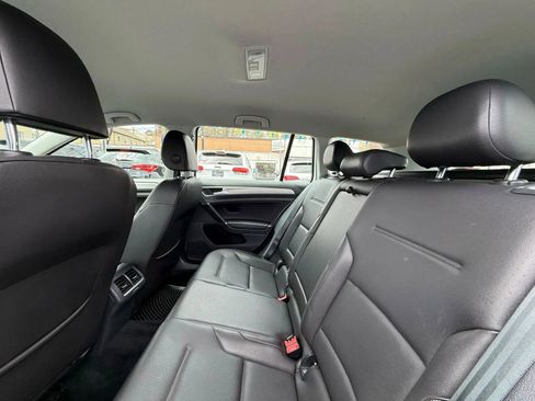 Used 2015 Volkswagen Golf S image 41