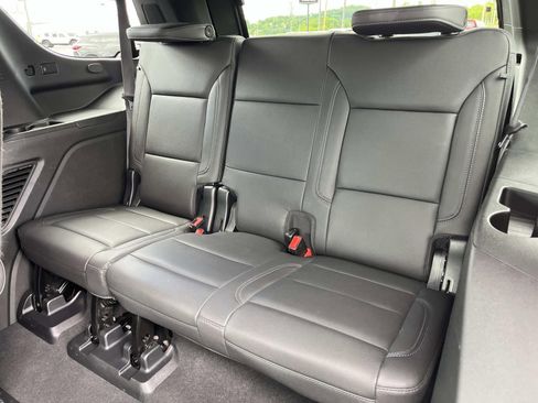 Used 2022 Chevrolet Tahoe Z71 w/ Luxury Package AWD/4WD image 20