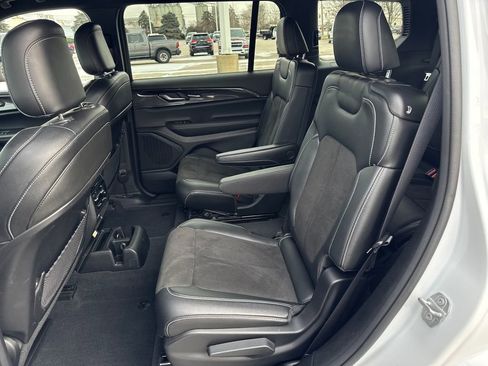 Certified 2023 Jeep Grand Cherokee L Laredo image 33