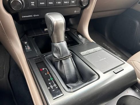 Used 2022 Lexus GX 460 Premium w/ Premium Package AWD/4WD image 15
