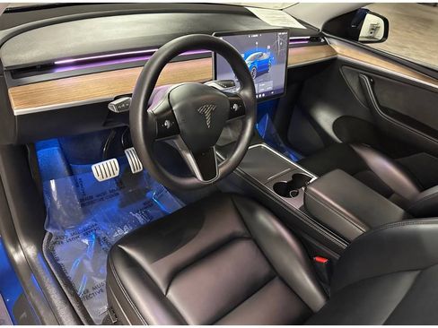 Used 2024 Tesla Model Y Performance image 19