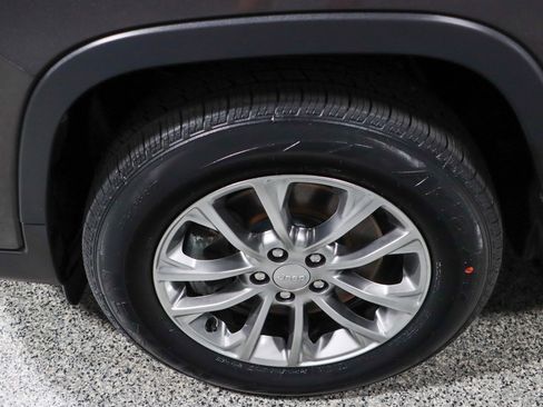 Used 2021 Jeep Cherokee Latitude Lux w/ Sun & Sound Group image 11