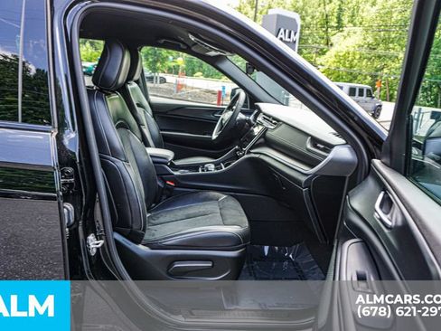 Used 2025 Jeep Grand Cherokee Altitude AWD/4WD image 22