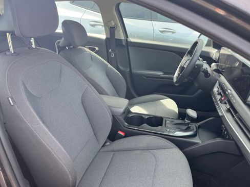 Used 2025 Kia K4 LXS image 35