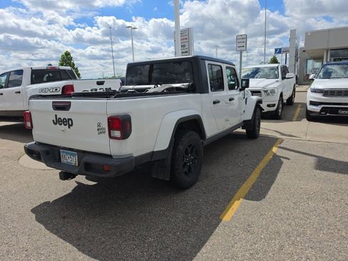 Used 2023 Jeep Gladiator Sport AWD/4WD image 7