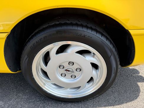 Used 1992 Chevrolet Corvette Coupe RWD image 17