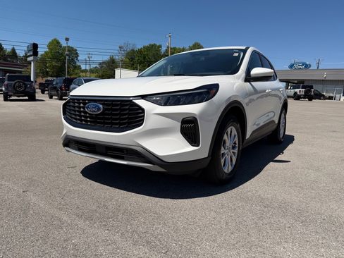 Used 2023 Ford Escape Active w/ Tech Pack #2 AWD/4WD image 8