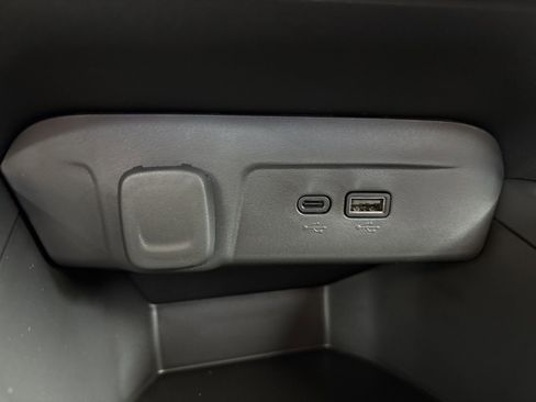 New 2026 Chevrolet Trax RS w/ Sunroof Package image 24