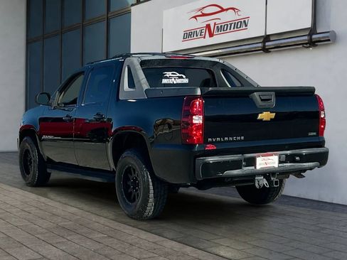 Used 2012 Chevrolet Avalanche LS image 6