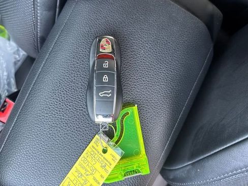 Used 2021 Porsche Macan image 35