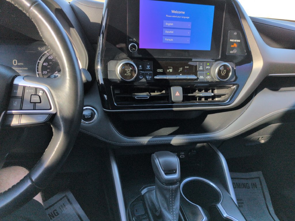 Used 2023 Toyota Highlander LE AWD/4WD image 17