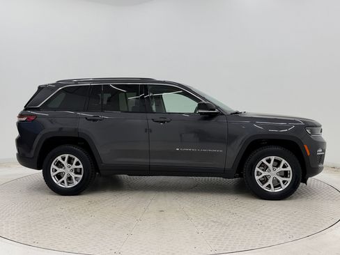 Used 2022 Jeep Grand Cherokee Limited w/ Luxury Tech Group II AWD/4WD image 8