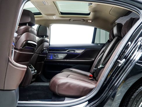 Used 2022 BMW 750i xDrive w/ Luxury Rear Seating Package AWD/4WD image 44