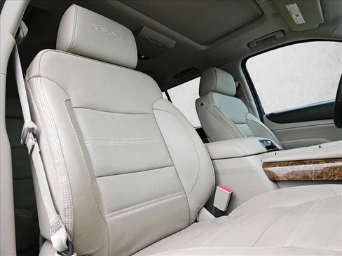 Used 2016 GMC Yukon XL Denali w/ Open Road Package RWD image 17