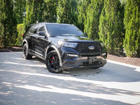 Used 2022 Ford Explorer ST w/ ST Street Pack AWD/4WD image 2