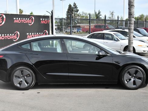 Used 2023 Tesla Model 3 Standard Range image 9