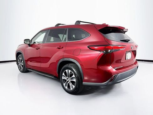 Used 2023 Toyota Highlander XLE image 6