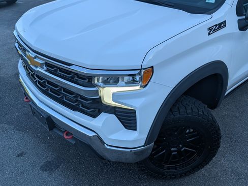 Used 2024 Chevrolet Silverado 1500 LT RWD image 13