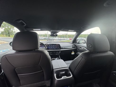 New 2026 Chevrolet Traverse LT w/ Driver Confidence Package image 11