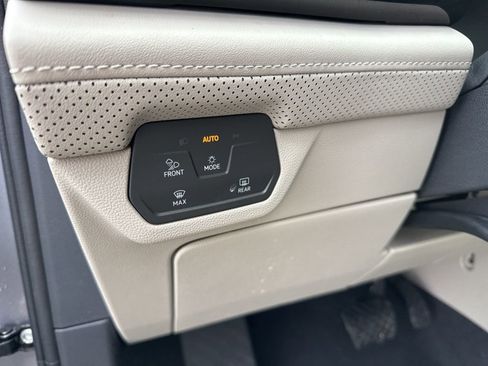 Certified 2024 Volkswagen Atlas SE w/ Black Wheel Package image 20