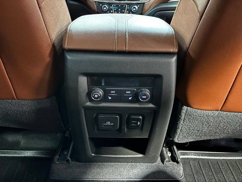 Used 2018 Chevrolet Traverse High Country AWD/4WD image 31