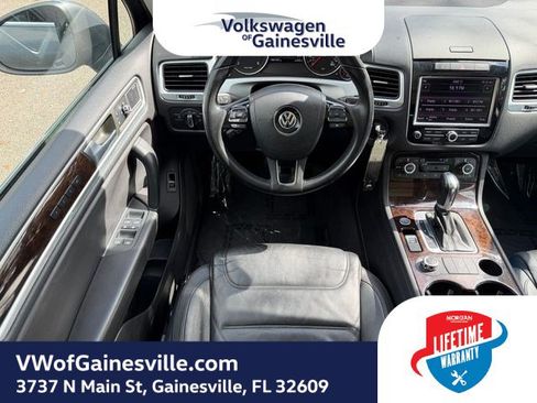 Used 2014 Volkswagen Touareg Executive AWD/4WD image 14