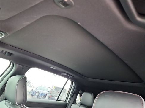 Used 2025 Jeep Wagoneer S Limited image 30